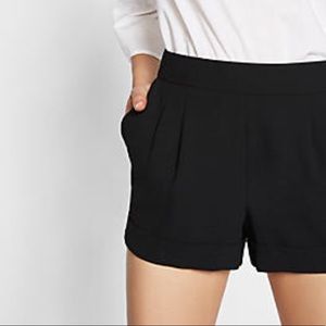 EXPRESS New Mid-rise Soft Pleated Black Shorts 0